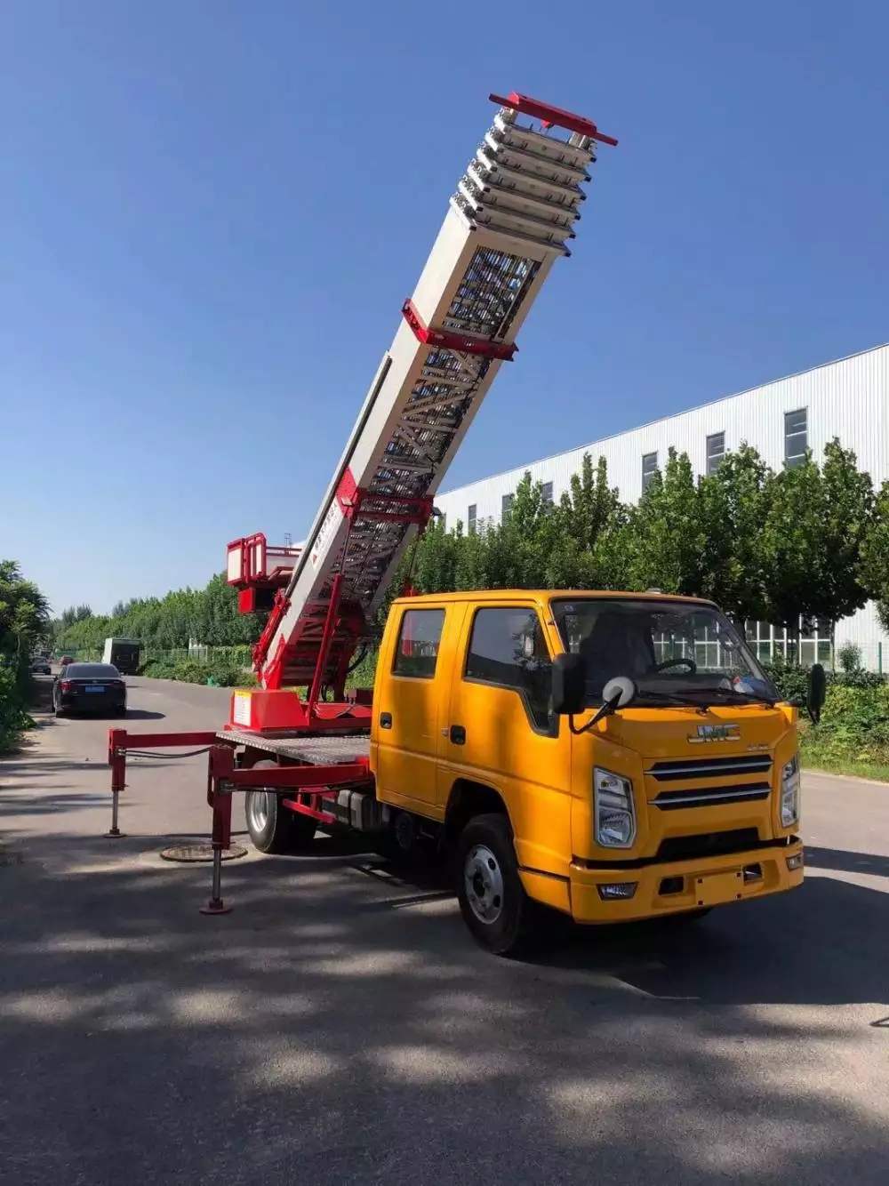 宣城附近的云梯车出租服务：轻松解决高空作业需求